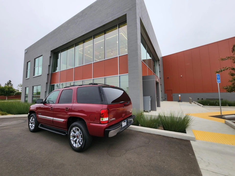 2005 GMC Yukon 2nd Gen - Image 17 of 31