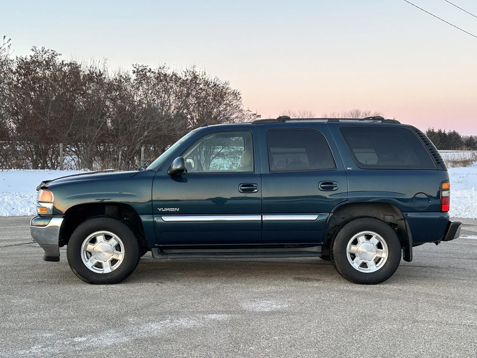 2005 GMC Yukon 2nd Gen - Image 12 of 31