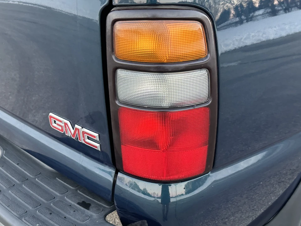 2005 GMC Yukon 2nd Gen - Image 29 of 31