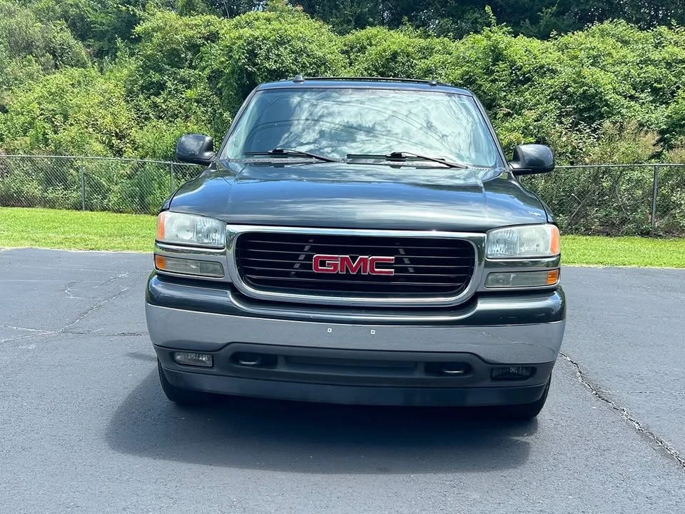 2005 GMC Yukon 2nd Gen - Image 2 of 11