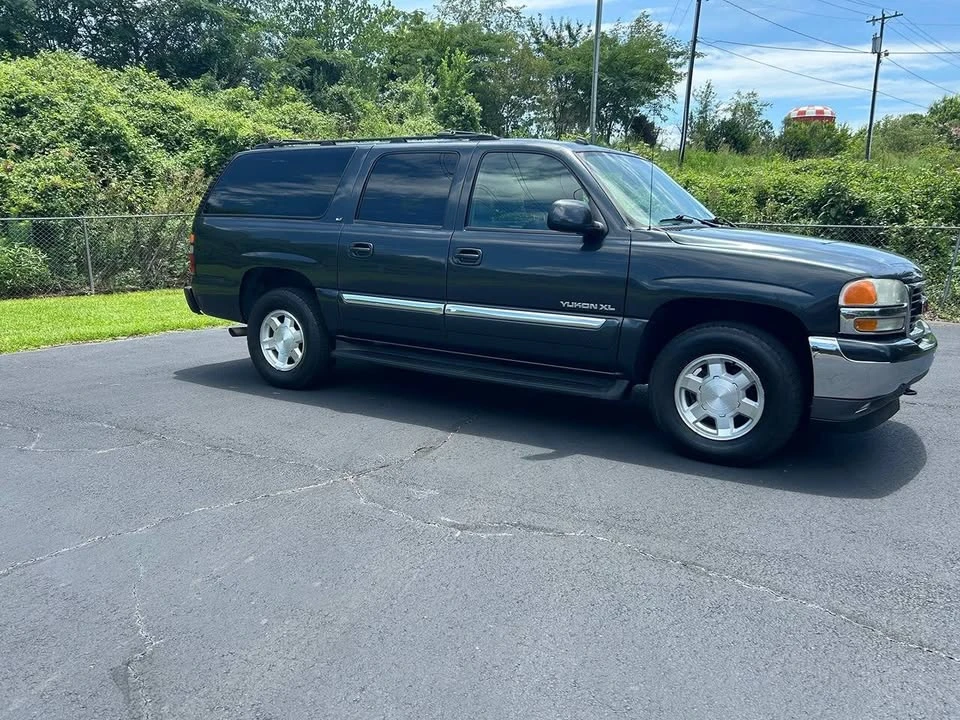 2005 GMC Yukon 2nd Gen - Image 3 of 11
