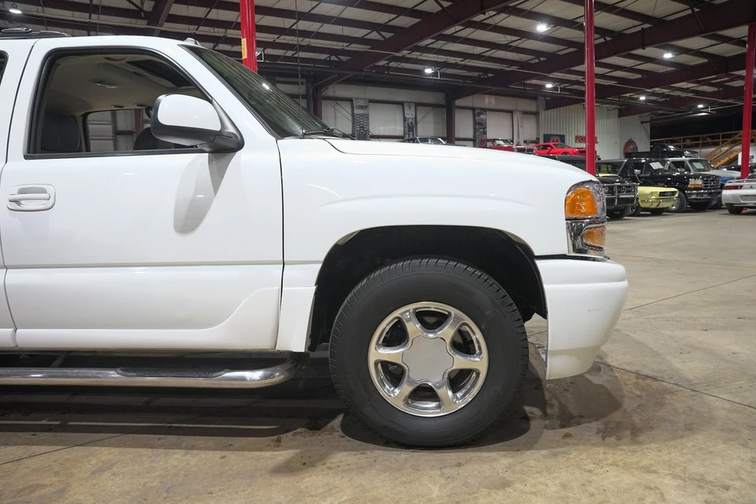 2005 GMC Yukon 2nd Gen - Image 11 of 21