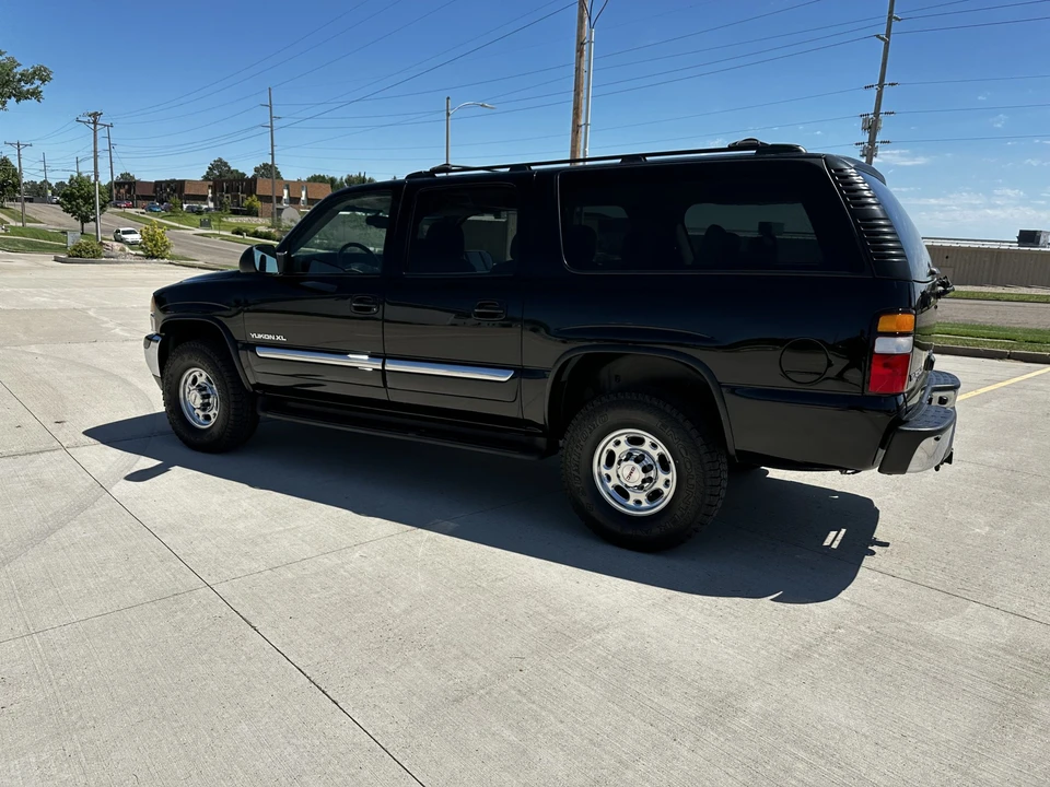 2005 GMC Yukon 2nd Gen - Image 10 of 31