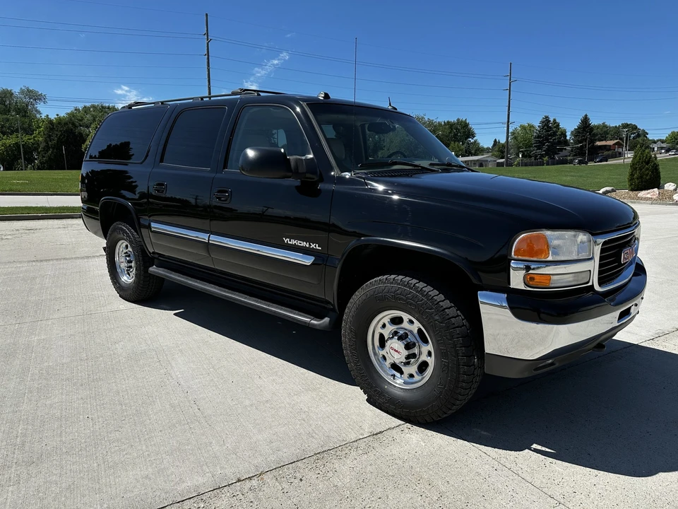 2005 GMC Yukon 2nd Gen - Image 2 of 31