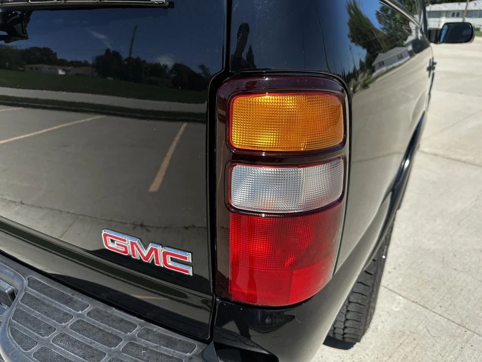 2005 GMC Yukon 2nd Gen - Image 21 of 31