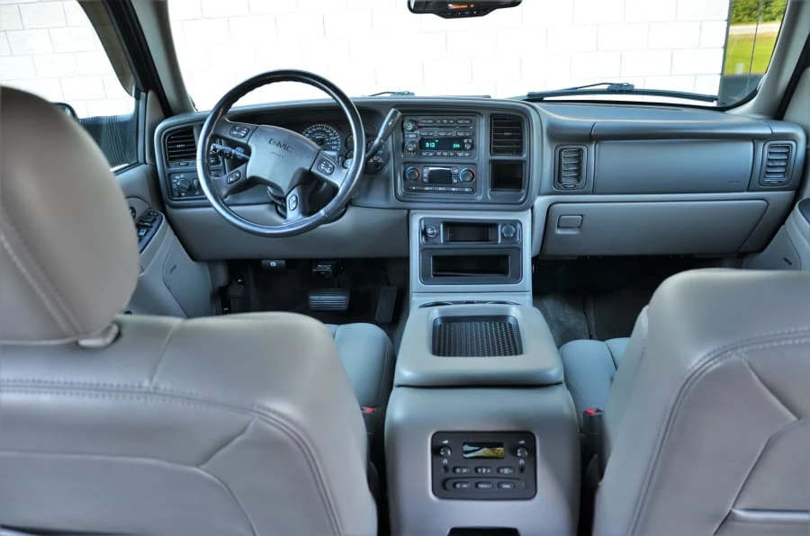 2005 GMC Yukon 2nd Gen - Image 2 of 12