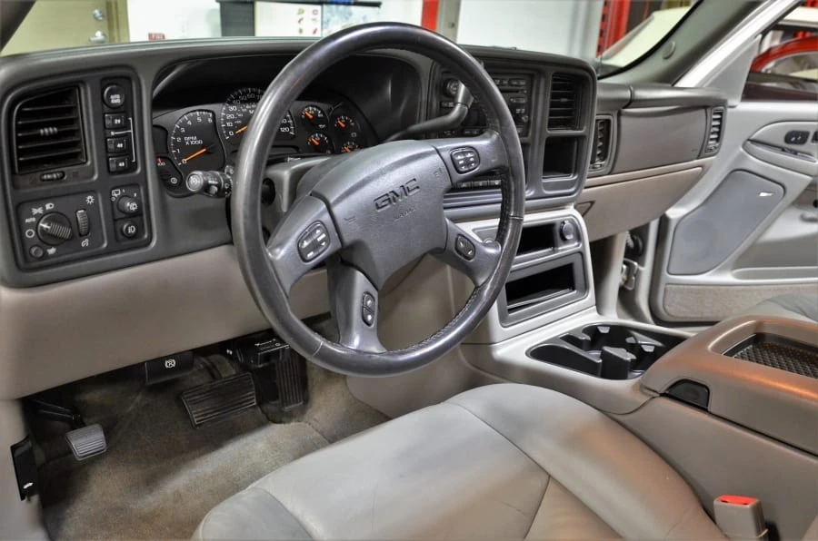 2005 GMC Yukon 2nd Gen - Image 5 of 12