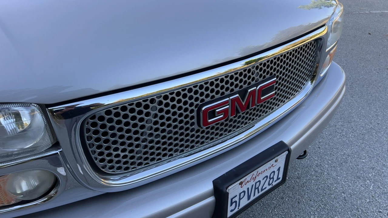 2005 GMC Yukon 2nd Gen - Image 31 of 31
