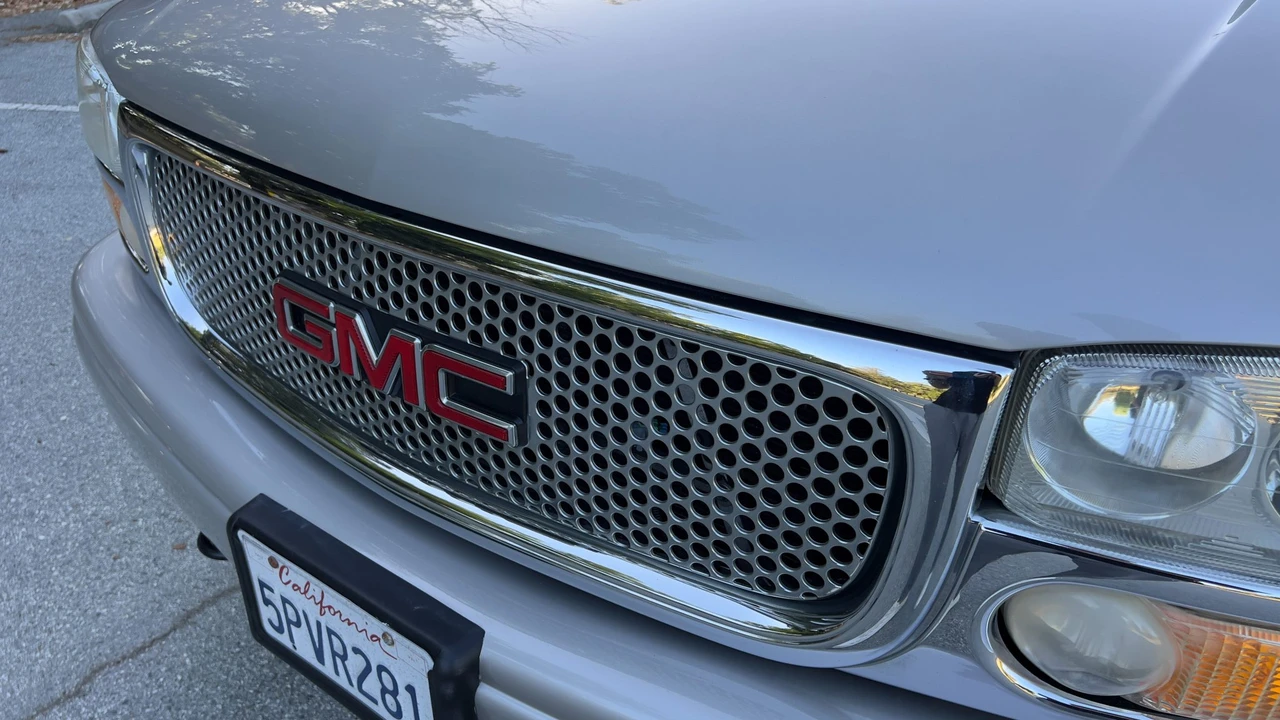 2005 GMC Yukon 2nd Gen - Image 30 of 31