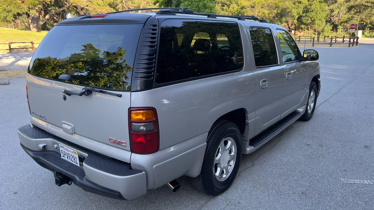 2005 GMC Yukon 2nd Gen - Image 19 of 31