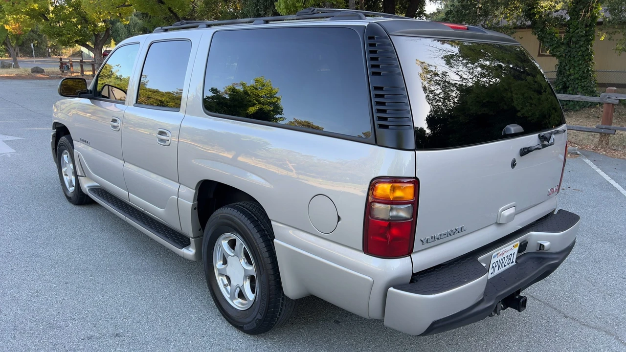 2005 GMC Yukon 2nd Gen - Image 27 of 31