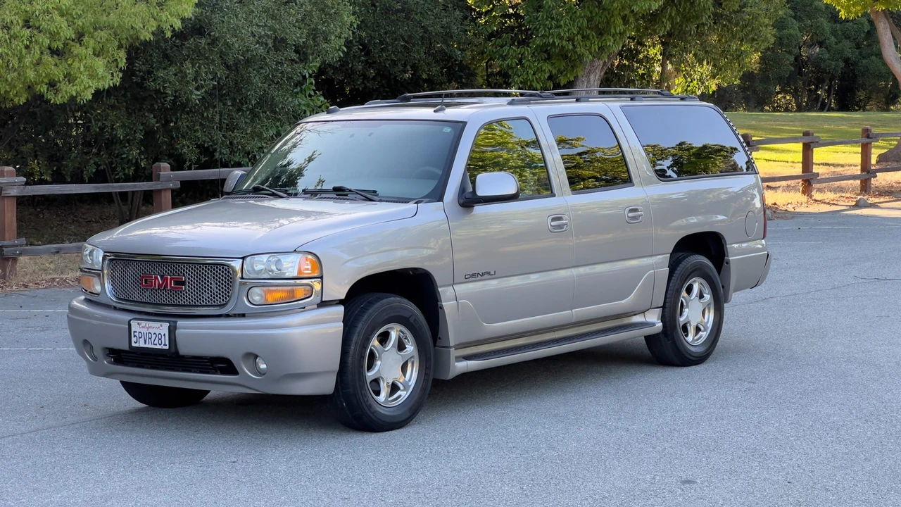 2005 GMC Yukon 2nd Gen - Image 2 of 31