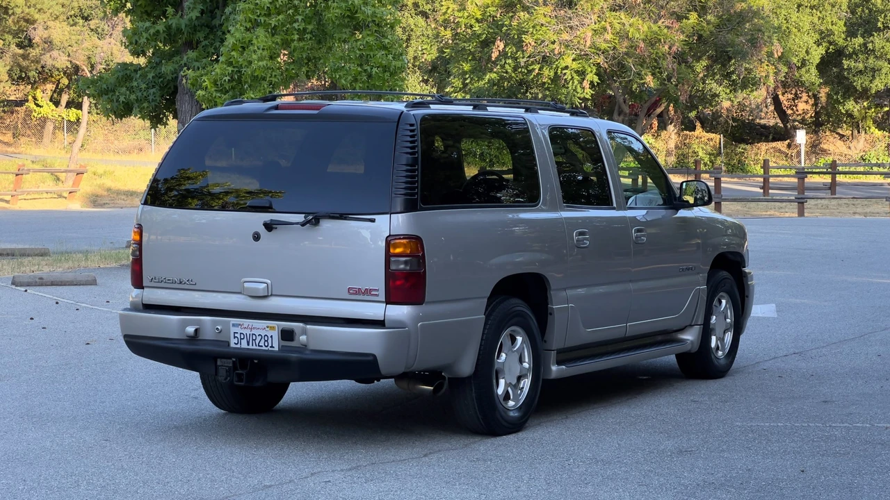 2005 GMC Yukon 2nd Gen - Image 21 of 31