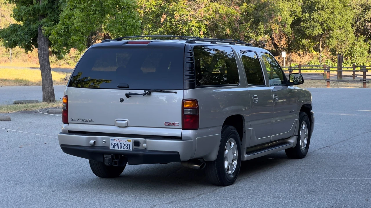 2005 GMC Yukon 2nd Gen - Image 20 of 31