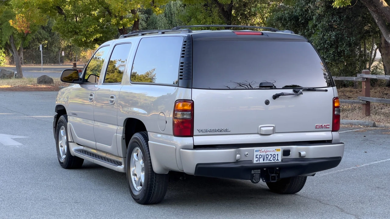 2005 GMC Yukon 2nd Gen - Image 25 of 31