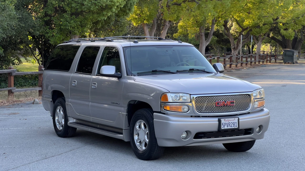 2005 GMC Yukon 2nd Gen - Image 11 of 31