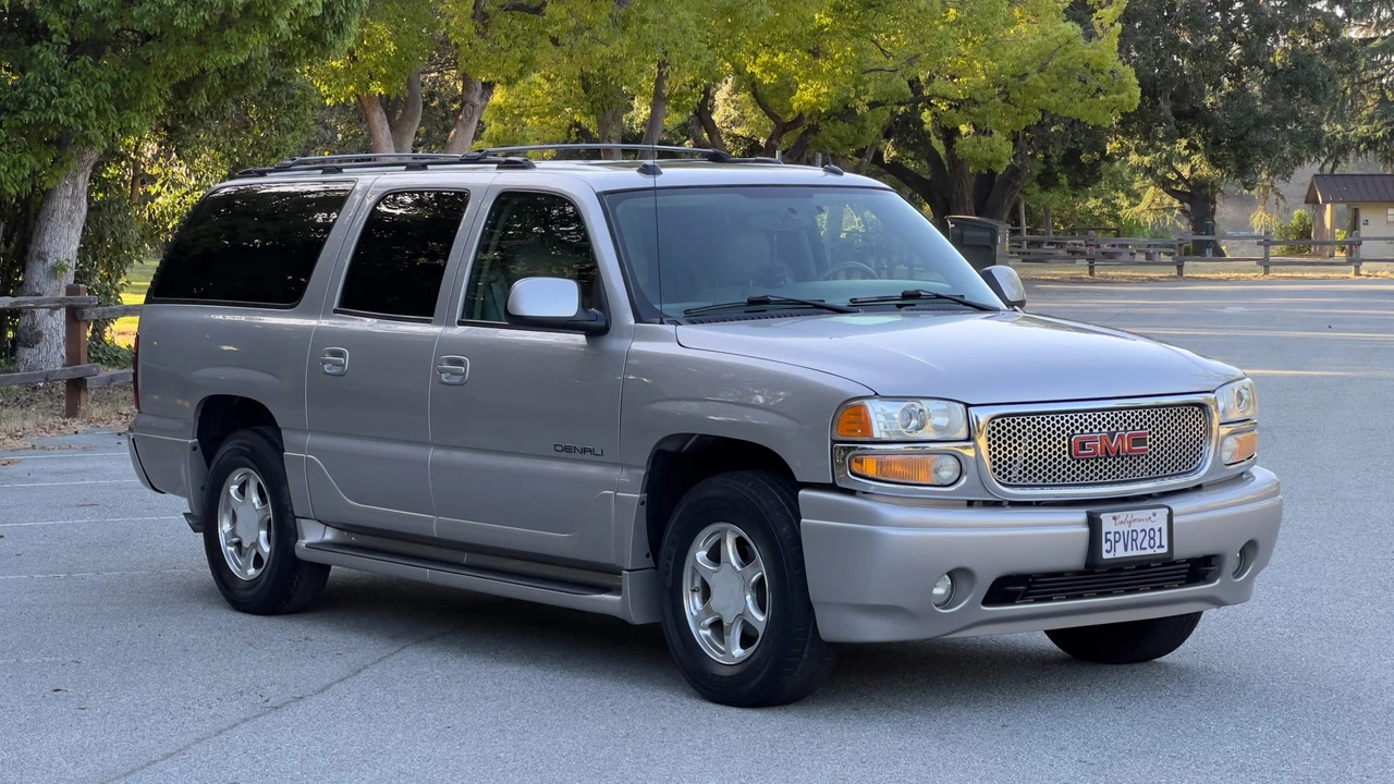 2005 GMC Yukon 2nd Gen - Image 10 of 31