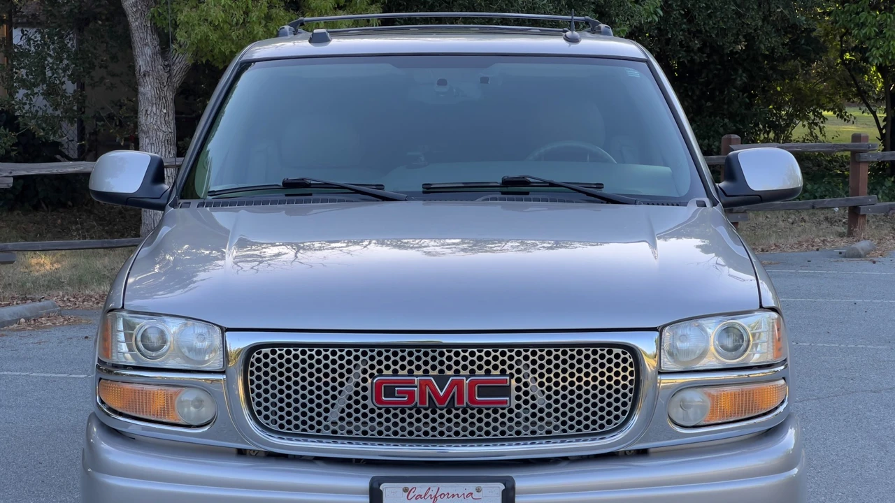 2005 GMC Yukon 2nd Gen - Image 29 of 31