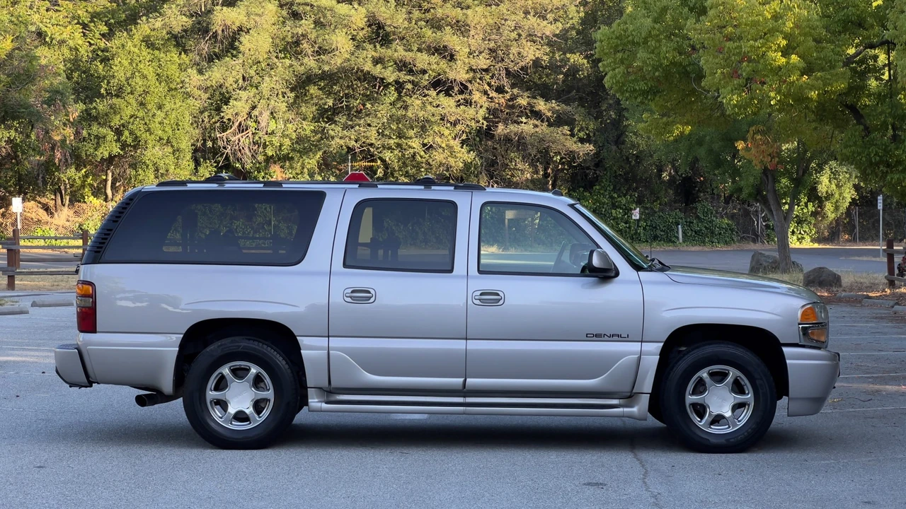 2005 GMC Yukon 2nd Gen - Image 18 of 31