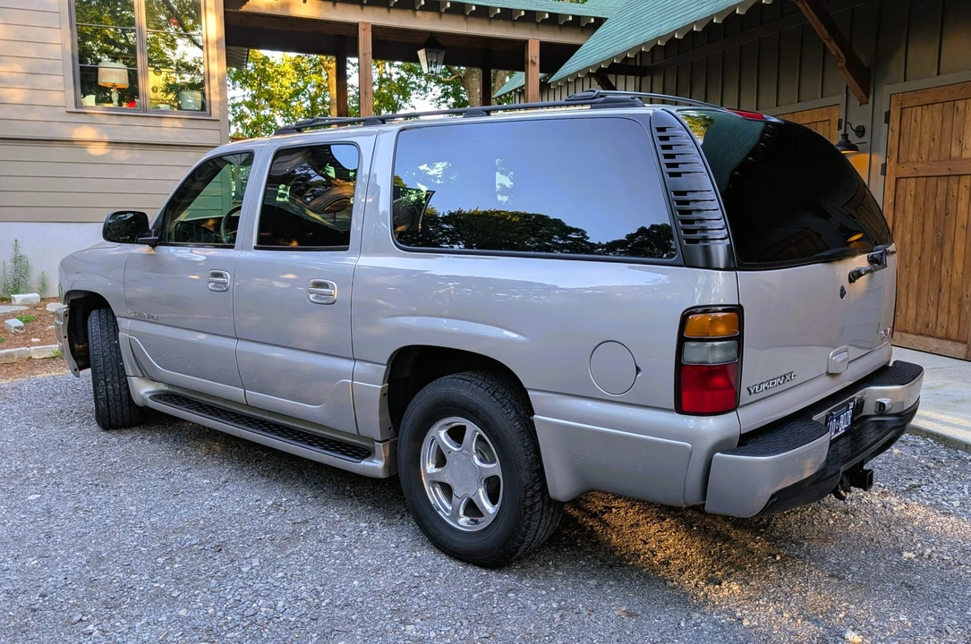 2005 GMC Yukon 2nd Gen - Image 18 of 31