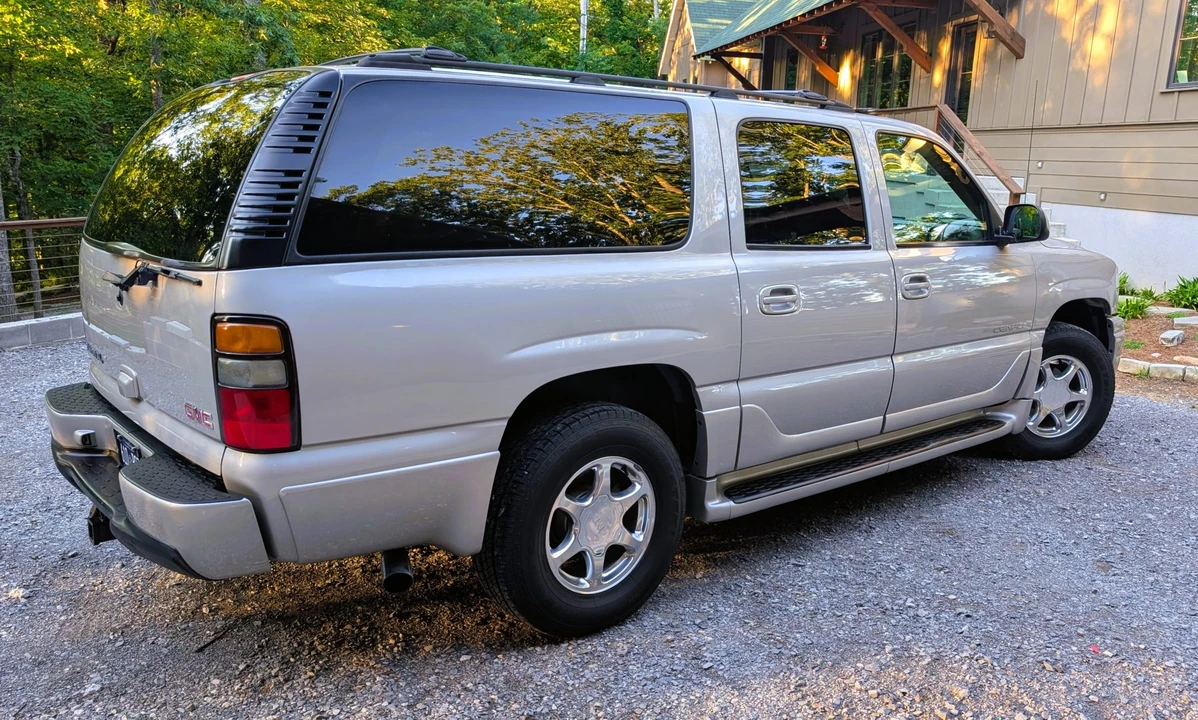 2005 GMC Yukon 2nd Gen - Image 26 of 31