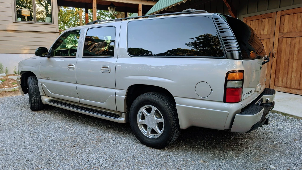 2005 GMC Yukon 2nd Gen - Image 17 of 31