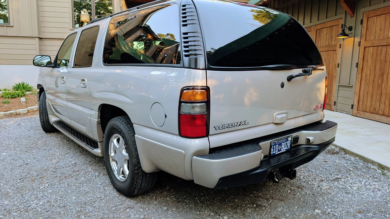 2005 GMC Yukon 2nd Gen - Image 19 of 31