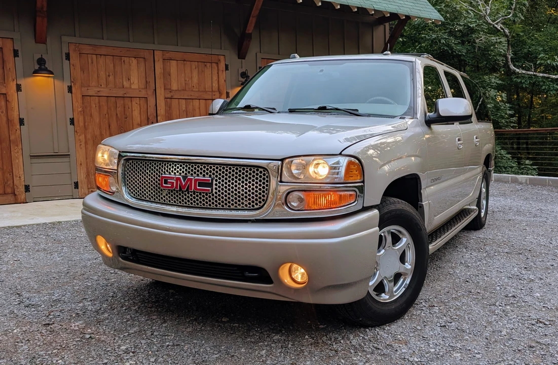 2005 GMC Yukon 2nd Gen - Image 2 of 31