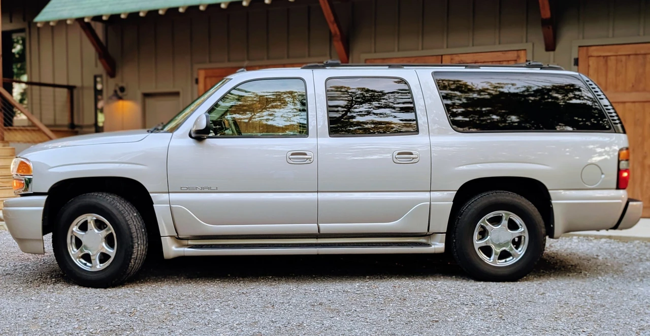 2005 GMC Yukon 2nd Gen - Image 15 of 31