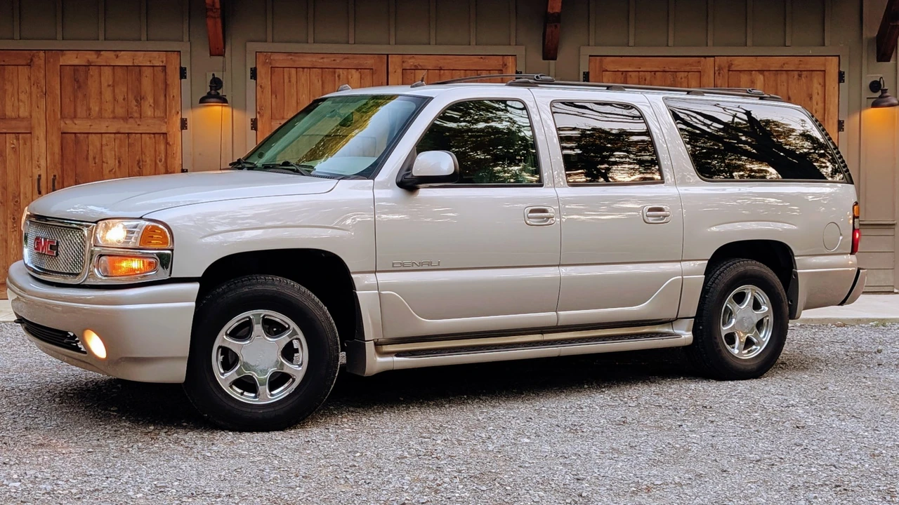 2005 GMC Yukon 2nd Gen - Image 11 of 31