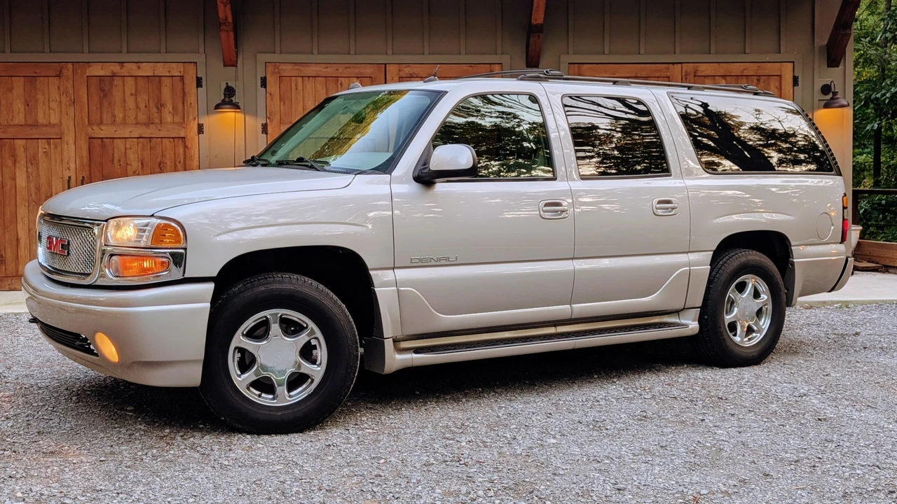 2005 GMC Yukon 2nd Gen - Image 10 of 31