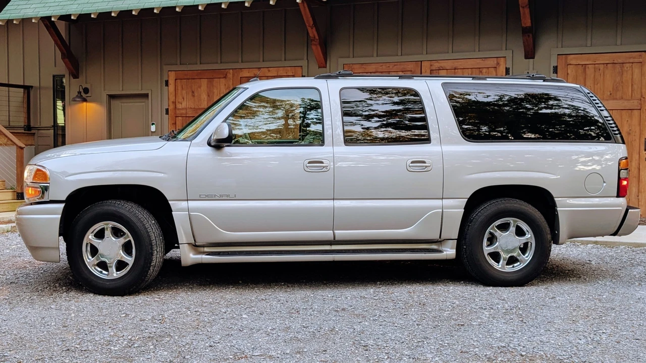 2005 GMC Yukon 2nd Gen - Image 14 of 31