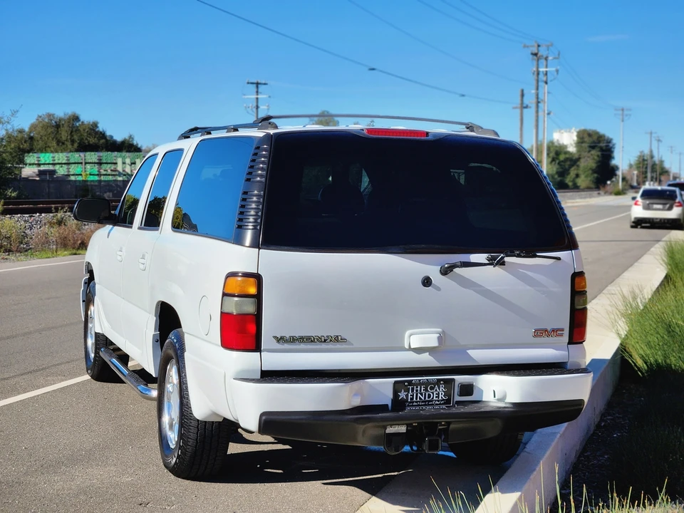 2005 GMC Yukon 2nd Gen - Image 9 of 31