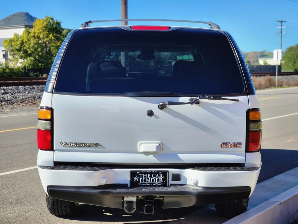 2005 GMC Yukon 2nd Gen - Image 10 of 31
