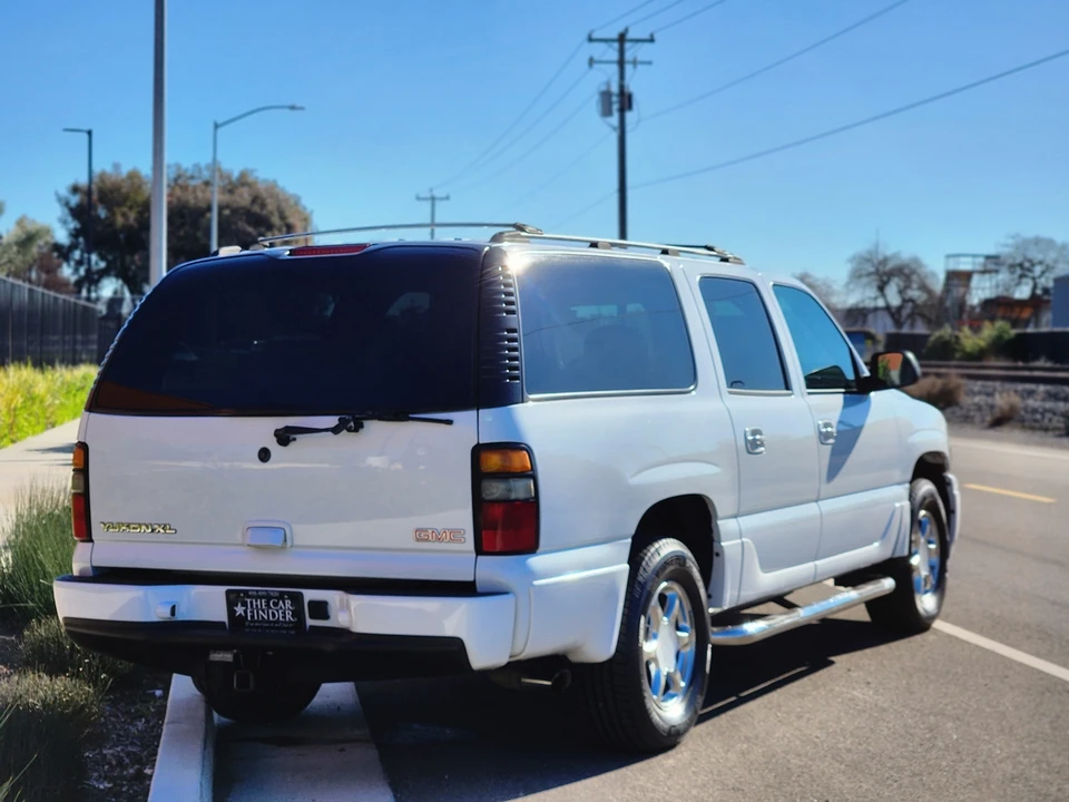 2005 GMC Yukon 2nd Gen - Image 11 of 31