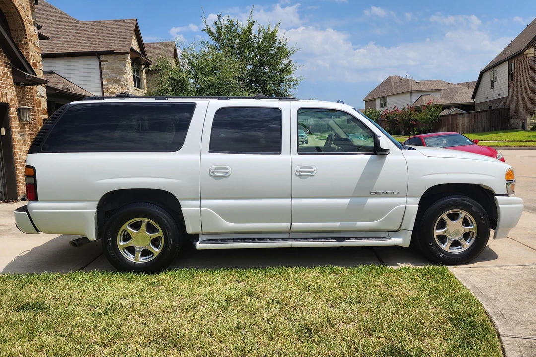 2005 GMC Yukon 3rd Gen - Image 3 of 31