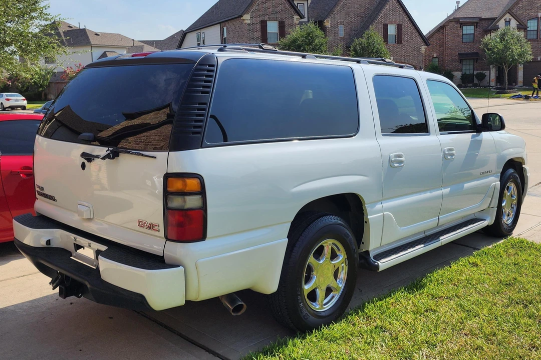 2005 GMC Yukon 3rd Gen - Image 4 of 31