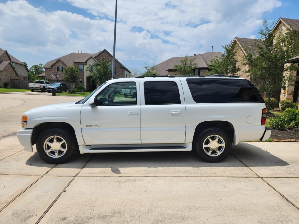 2005 GMC Yukon 3rd Gen - Image 9 of 31