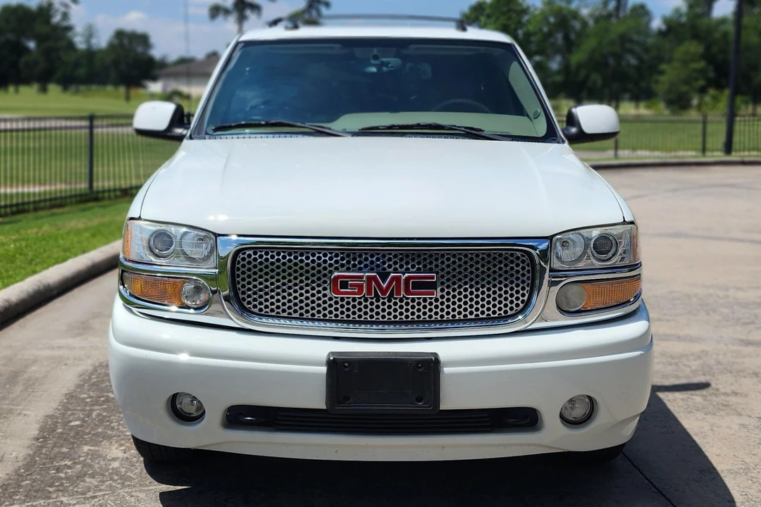 2005 GMC Yukon 3rd Gen - Image 2 of 31