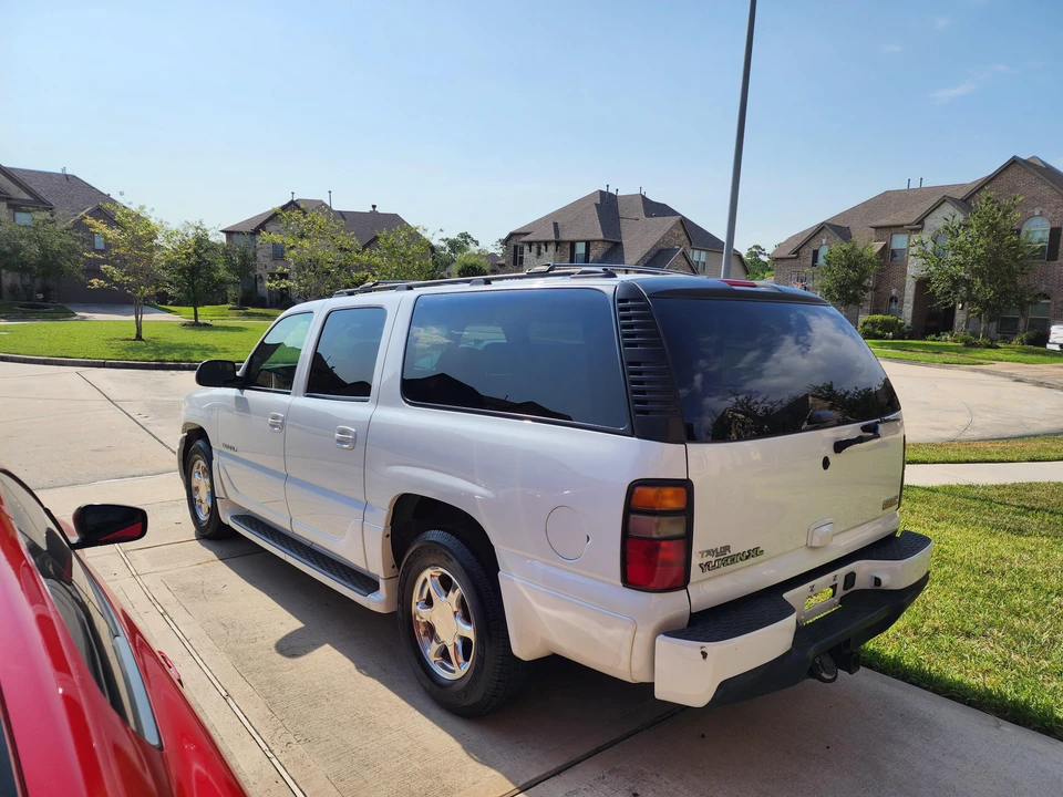 2005 GMC Yukon 3rd Gen - Image 11 of 31