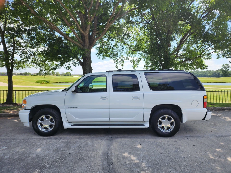 2005 GMC Yukon 3rd Gen - Image 10 of 31