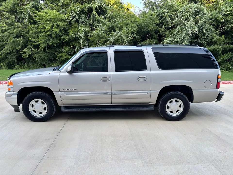 2005 GMC Yukon 2nd Gen - Image 3 of 31