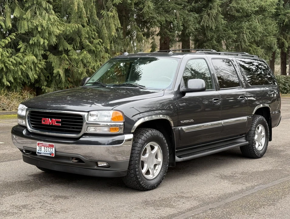 2005 GMC Yukon 2nd Gen - Image 2 of 31