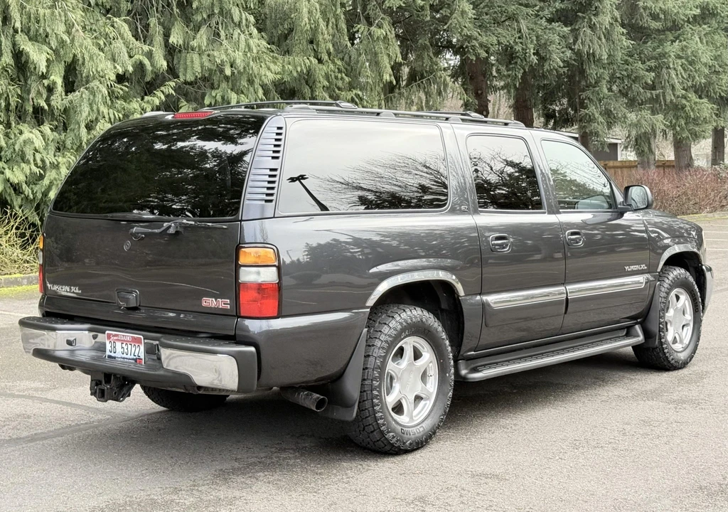 2005 GMC Yukon 2nd Gen - Image 11 of 31