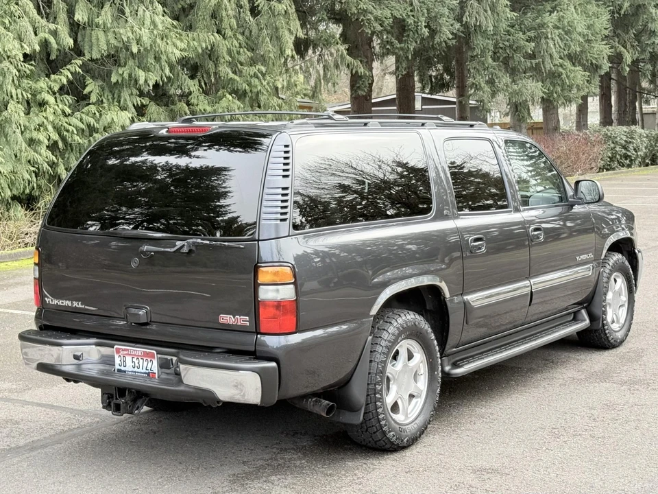 2005 GMC Yukon 2nd Gen - Image 10 of 31