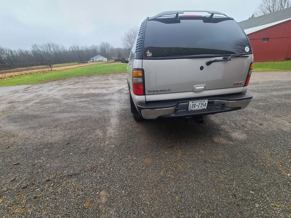 2005 GMC Yukon 2nd Gen - Image 11 of 31
