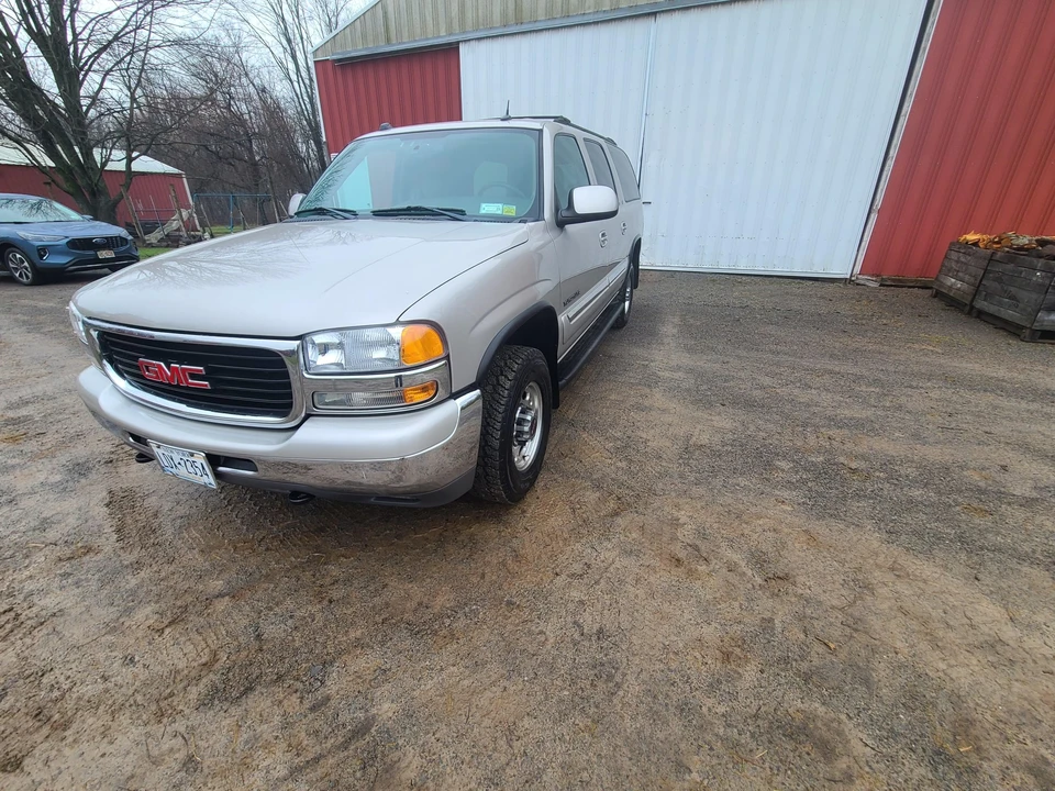 2005 GMC Yukon 2nd Gen - Image 2 of 31