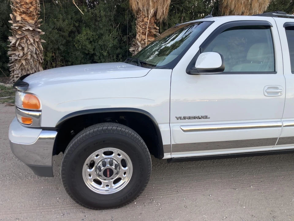 2005 GMC Yukon 2nd Gen - Image 25 of 31