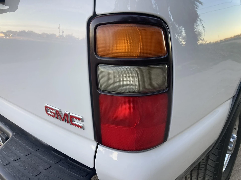 2005 GMC Yukon 2nd Gen - Image 29 of 31