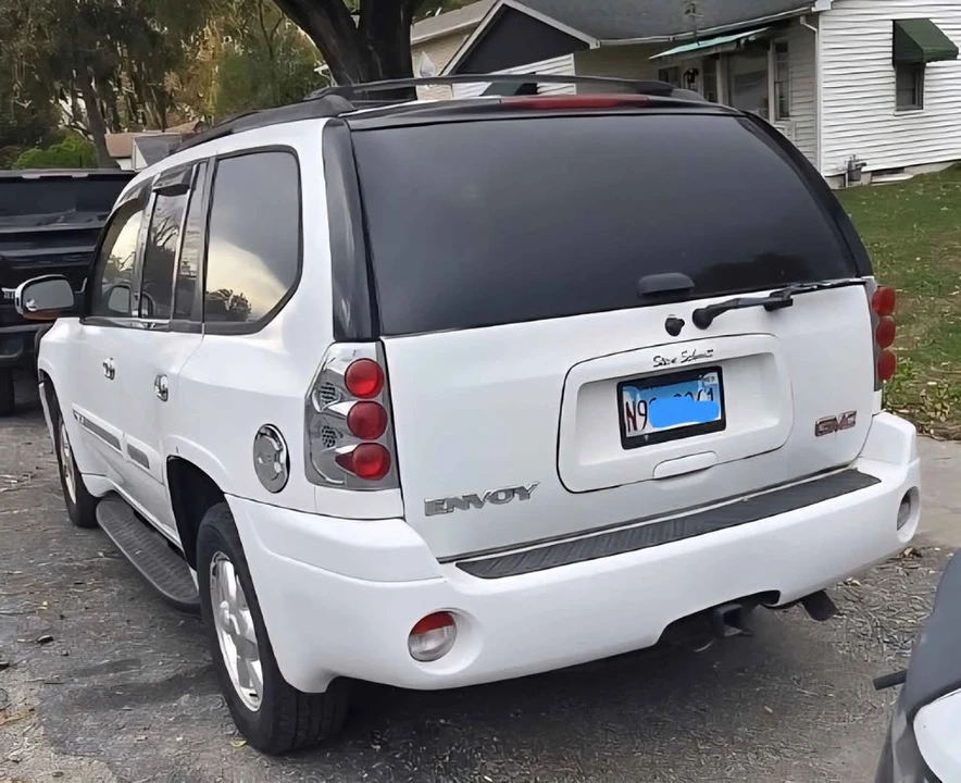 2005 GMC Envoy - Image 2 of 7